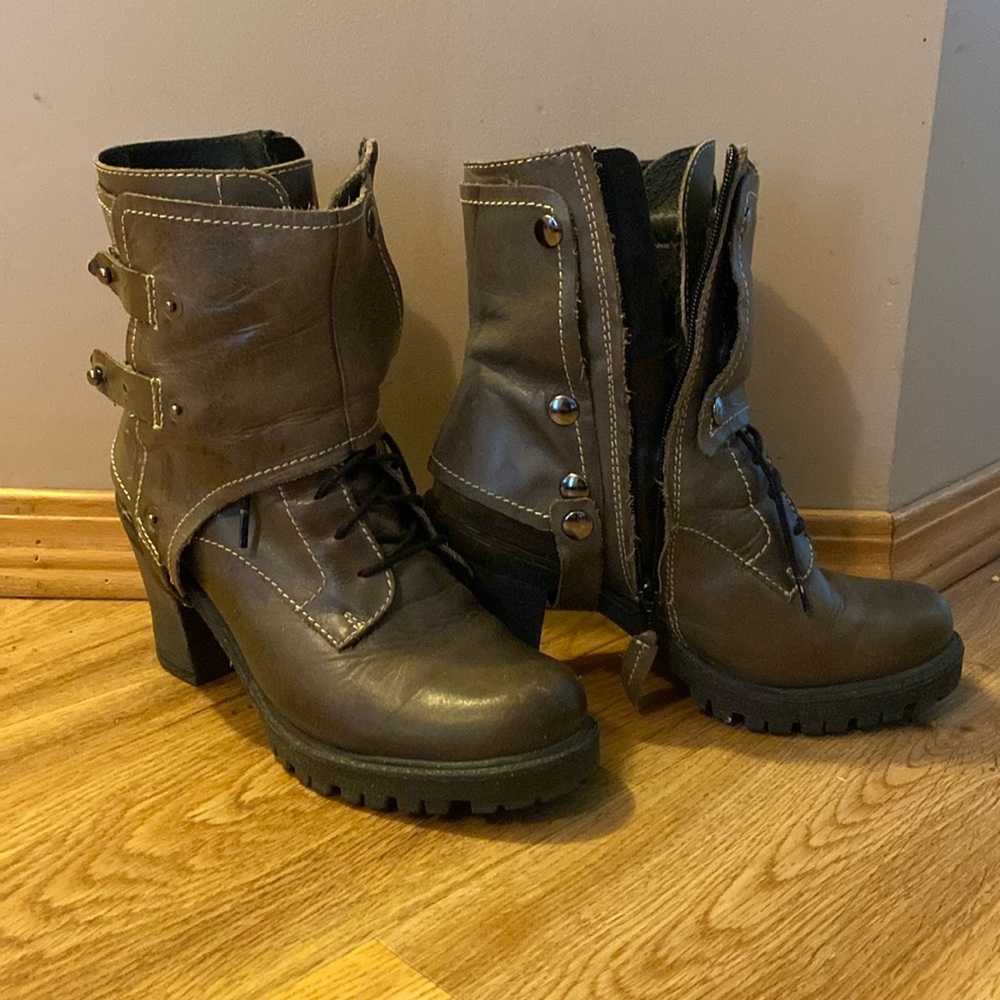 Heeled boots